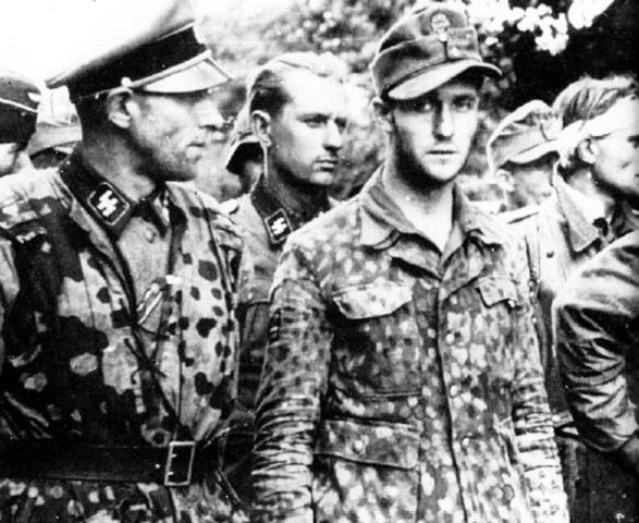 Hombres de la Das Reich capturados en Normandía por la 2ª Div. Blindada de EEUU. 28 de Julio de 1944