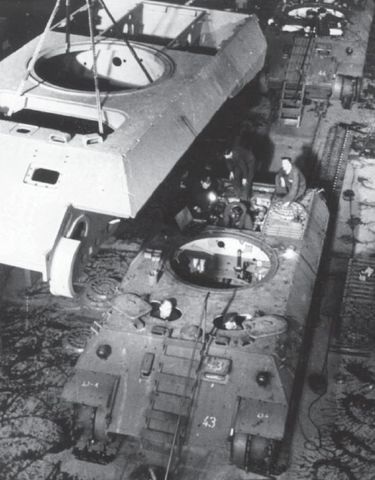 Esta imagen nos muestra la línea de producción del modelo Panther Ausf D. El lugar de la fábrica no ha podido ser localizado