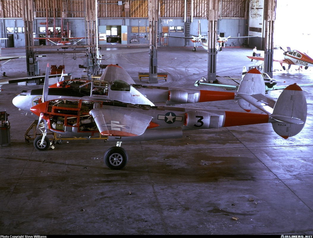 Lockheed P-38L-5LO Lightnings con número de Serie 44-53097 N3JB 174 conservado en el Champlin Fighter Aircraft Museum en Seattle