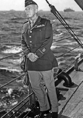 El General Patton a bordo del crucero USS Augusta camino del Norte de África, antes de la Operación Torch, Antorcha. Noviembre de 1942