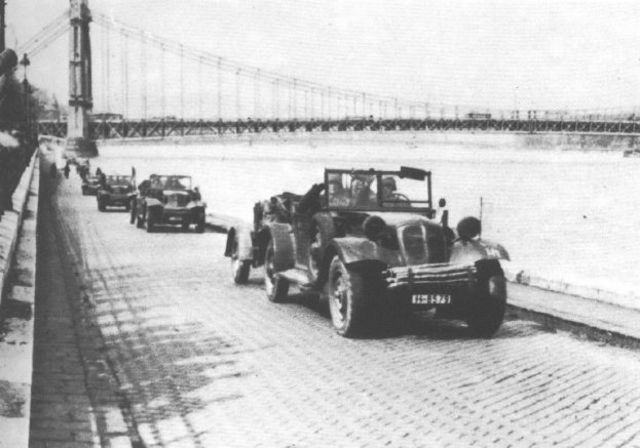 Columna motorizada de la Das Reich en Belgrado. Primavera de 1941