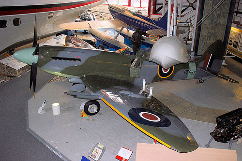 Supermarine Spitfire F24 con número de Serie PK683 conservado en el Solent Sky en Southampton, Inglaterra