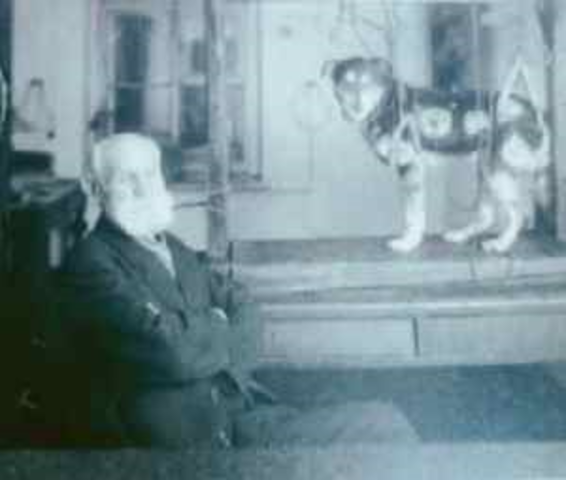 Pavlov con uno de sus perros