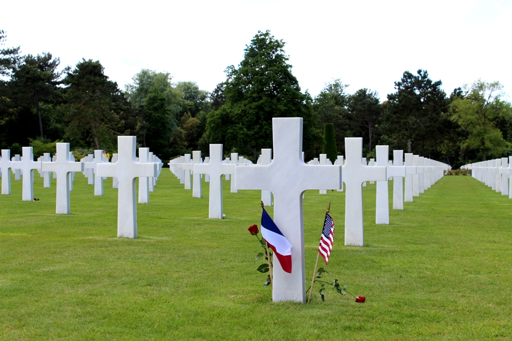 Preparativos para la celebración de la ceremonia franco-americana, e inauguración de la rotonda de acceso al cementerio americano de Colleville