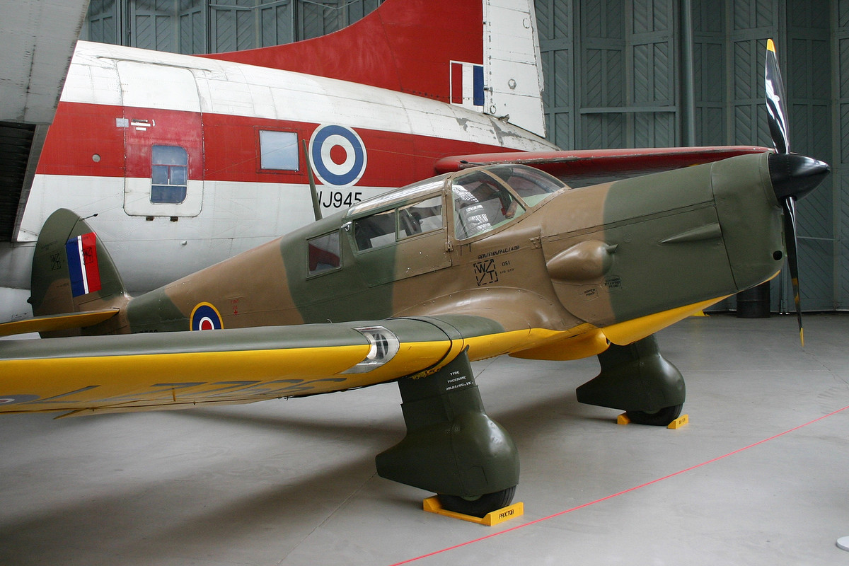Percival Proctor III con número de Serie LZ766 conservado en el Air Atlantique Classic Flight del Coventry Airport en Coventry, West Midlands, Inglaterra
