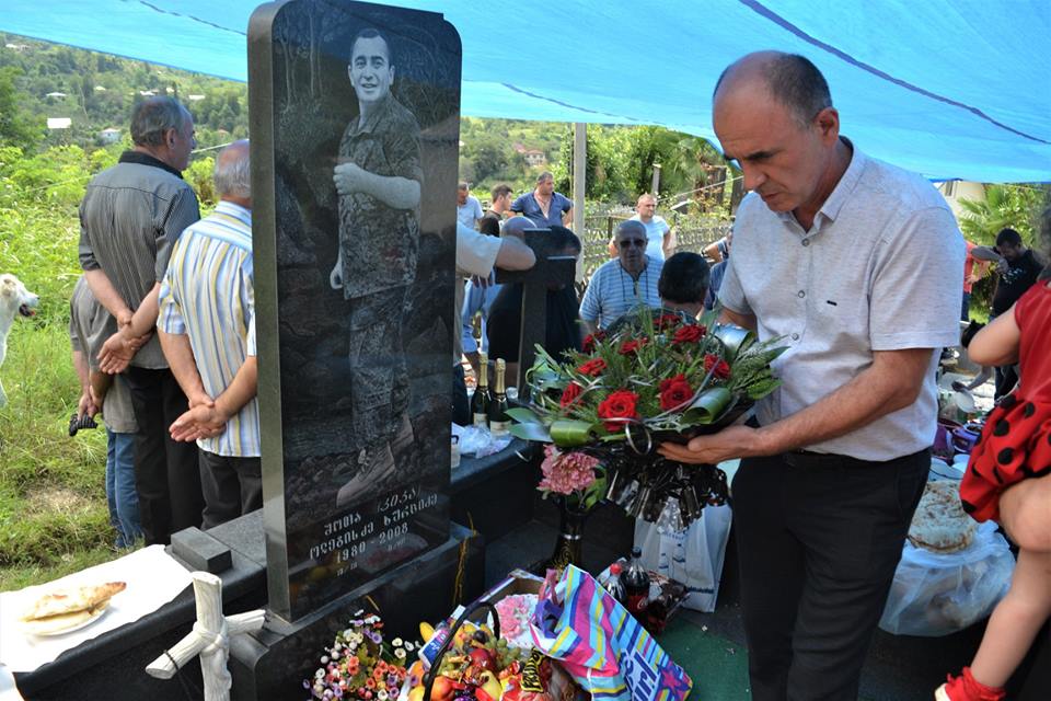 აგვისტოს ომში დაღუპული ვანელი ჯარისკაცების ხსოვნას პატივი მიაგეს