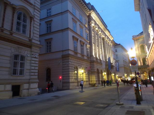 Viena - Bratislava - Praga - Blogs de Europa Este - Viena:de Karsplatz hasta el Museumquartier pasando por la Opera, Hofburg y más. (37)