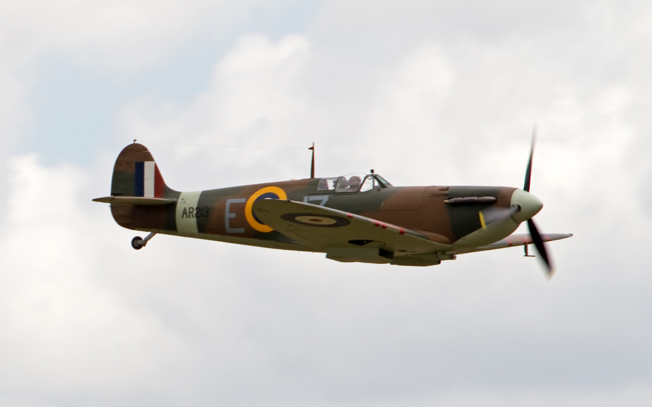 Spitfire_Mk_IA.jpg
