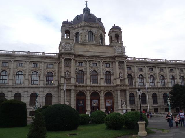 Viena - Bratislava - Praga - Blogs de Europa Este - Viena:de Karsplatz hasta el Museumquartier pasando por la Opera, Hofburg y más. (30)