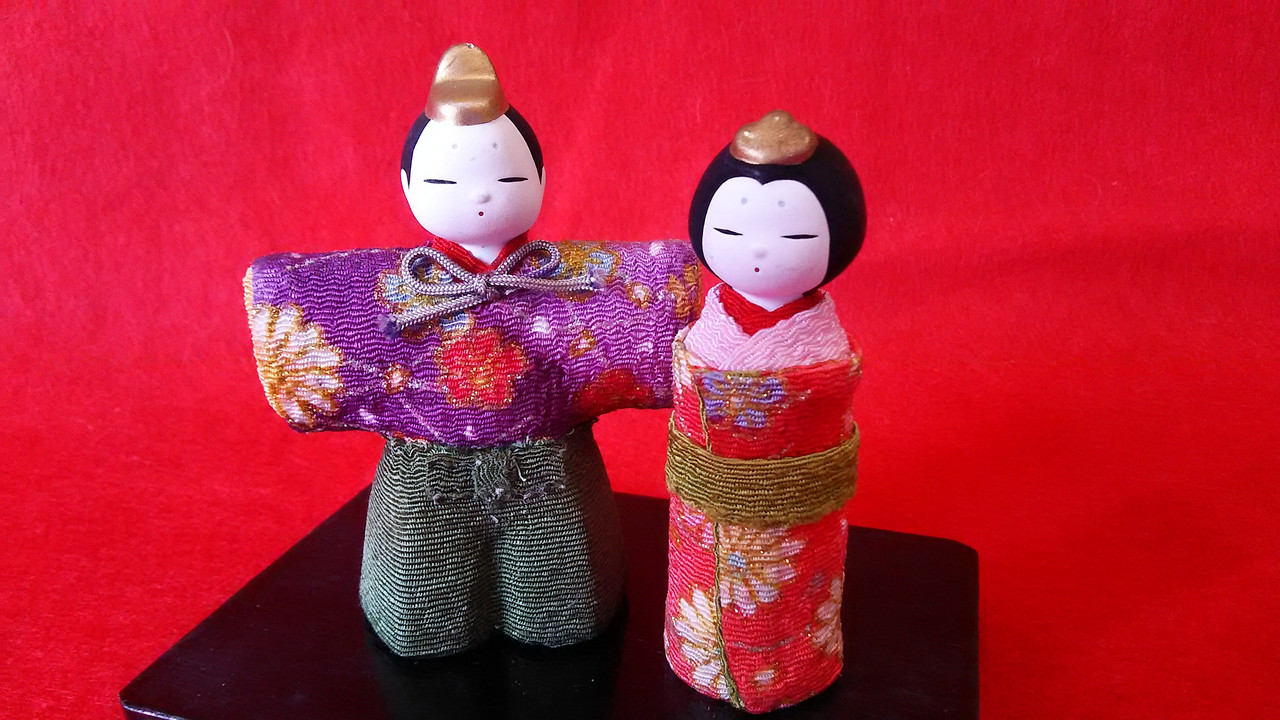 miniature japanese dolls