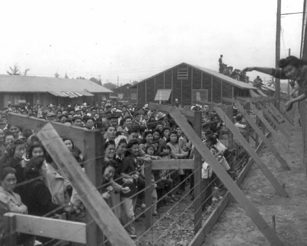 Un centro de reubicación, campo de internamiento para japoneses estadounidenses, 1942